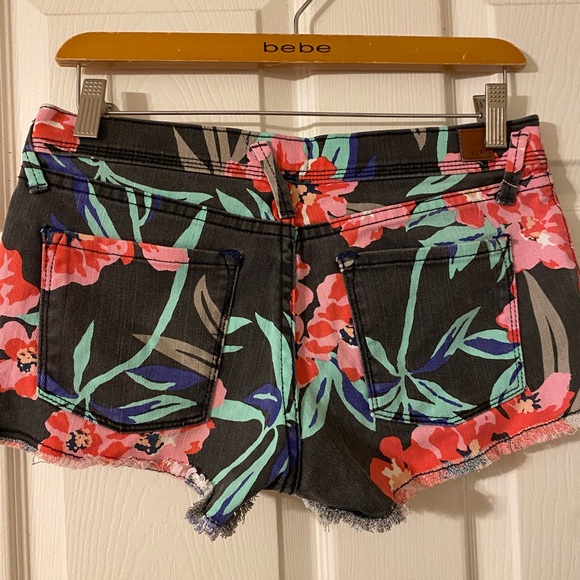 Roxy Floral Juniors Shorts - Black and Pink. 3 - Picture 2 of 4